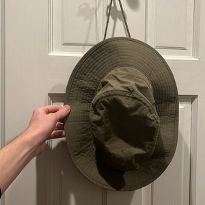 Madewell bucket hat in olive with adjusting strap for fit and comfort